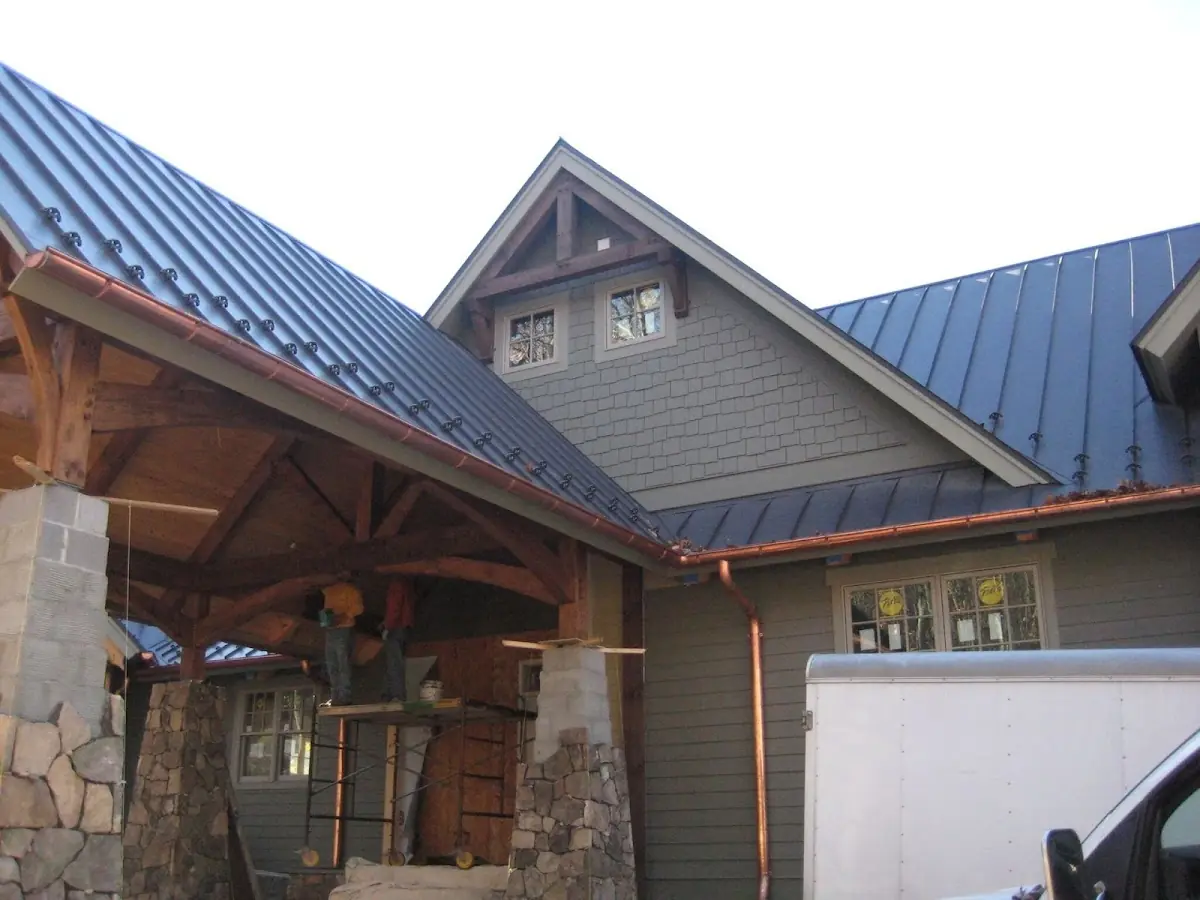 Craftsman Roofing team delivering quality roofing work in Floresville